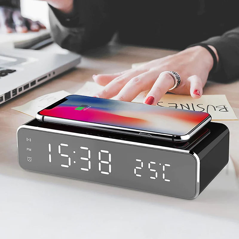 Relógio Digital e carregador de telefone iPhone e Samsung